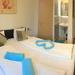 Sleep Self Check In 3* إنس