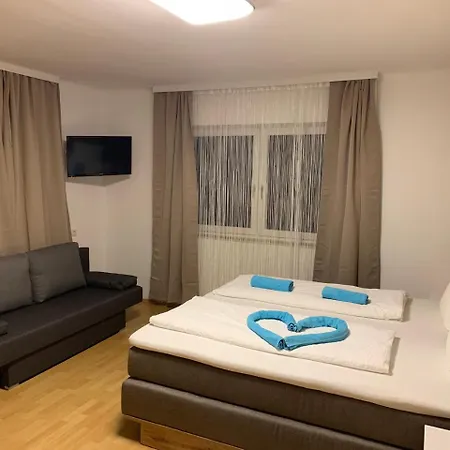 Penzion Sleep Backhendlstation 3*